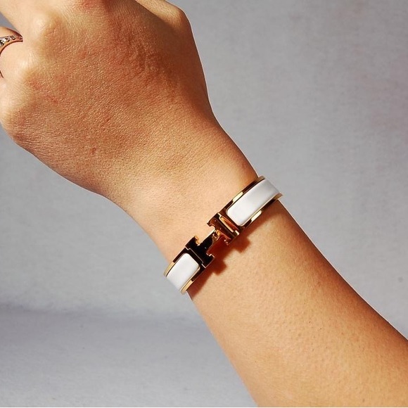 White Enamel H Clic Bracelet in Gold - Picture 5 of 6
